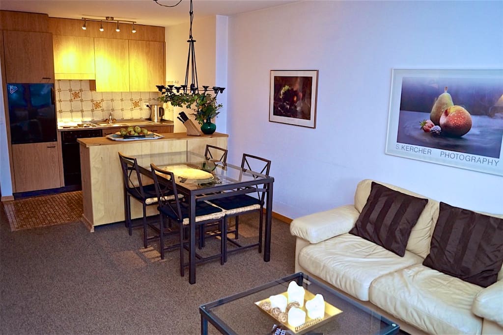 Open kitchen to cook with your friends and talk about the day in the nature. Offene Küche.