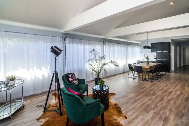 Luxury beautiful modern house in prime location gallery image 4