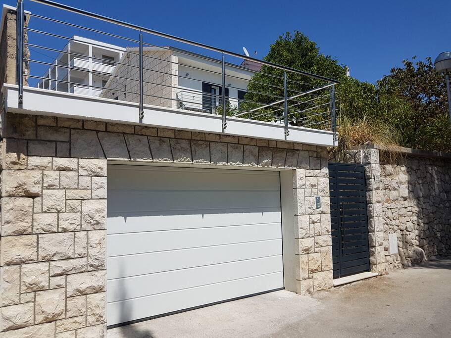 Holiday House entrance