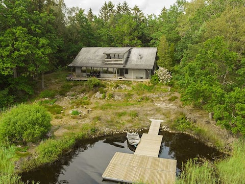 Large house by the lake and a sauna with a view