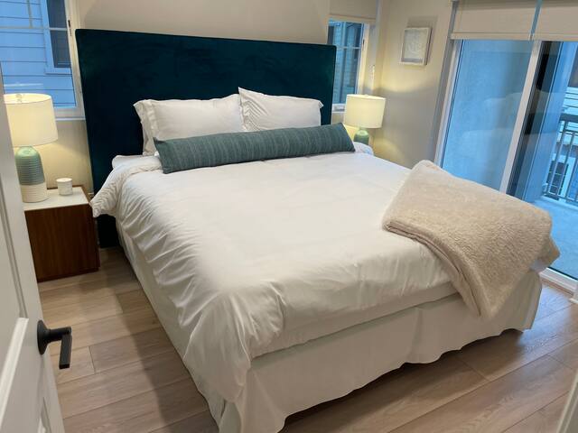 Beautiful Bayside Cove Townhome in Mission Bay, CA gallery image 5