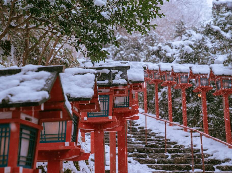 积雪的贵船神社 美到令人窒息 京都旅游攻略 尽在airbnb爱彼迎