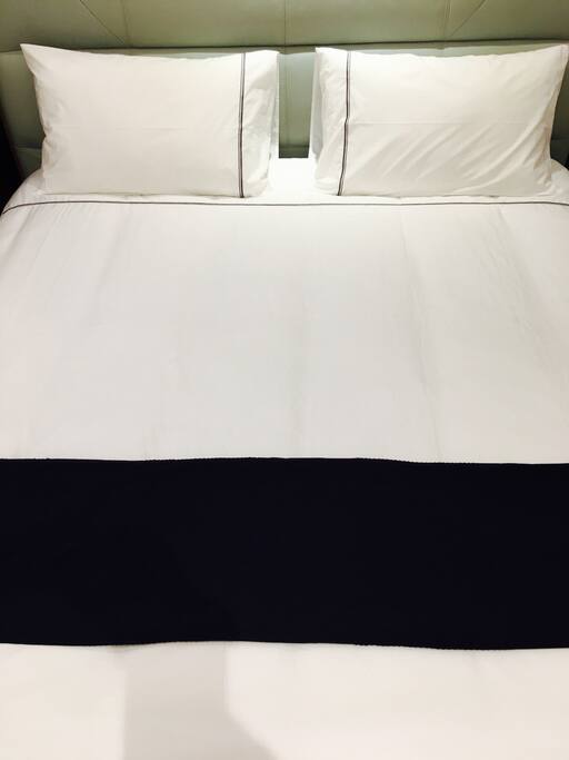 King size bed-2