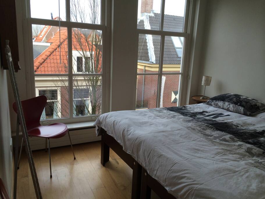 Slaapkamer met tweepersoons bed