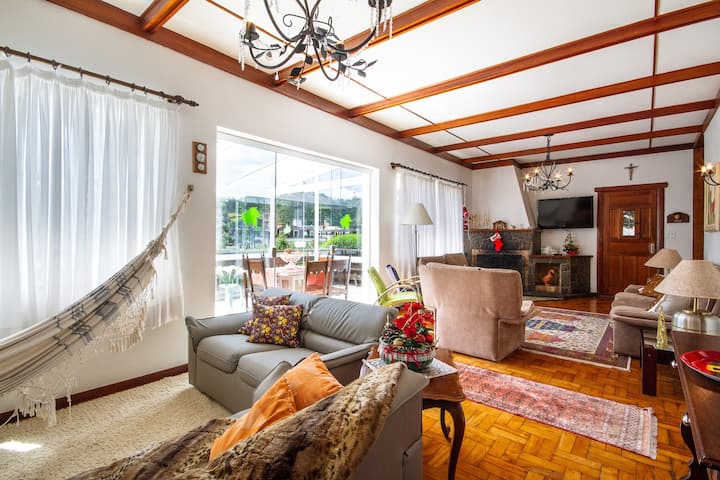 House in the center of Vila Capivari. great for family