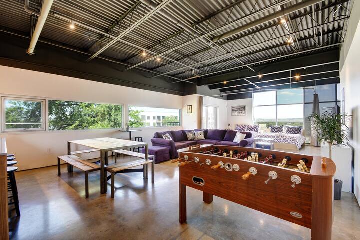 Group Travel Loft (x4) | Overlooking 6th Street gallery image 2