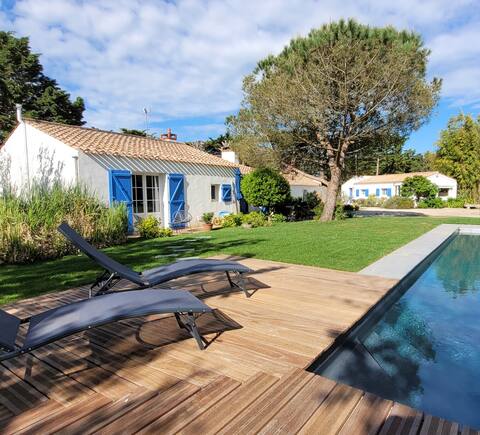 Charming house with pool, in the heart of the marshes