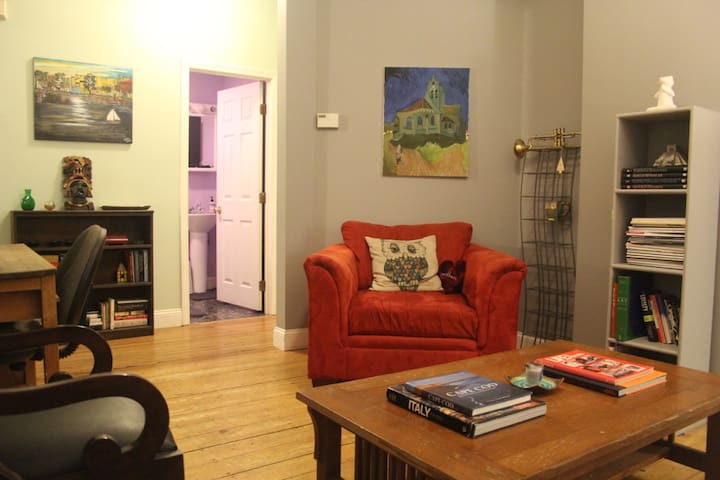 Great Two Bedroom+...Nice Old House & Quiet Street