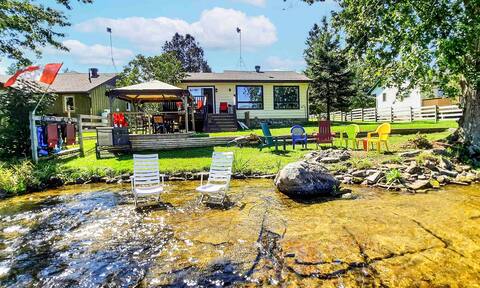 Waterfront Cottage, Wi-Fi | Netflix | Dog Friendly