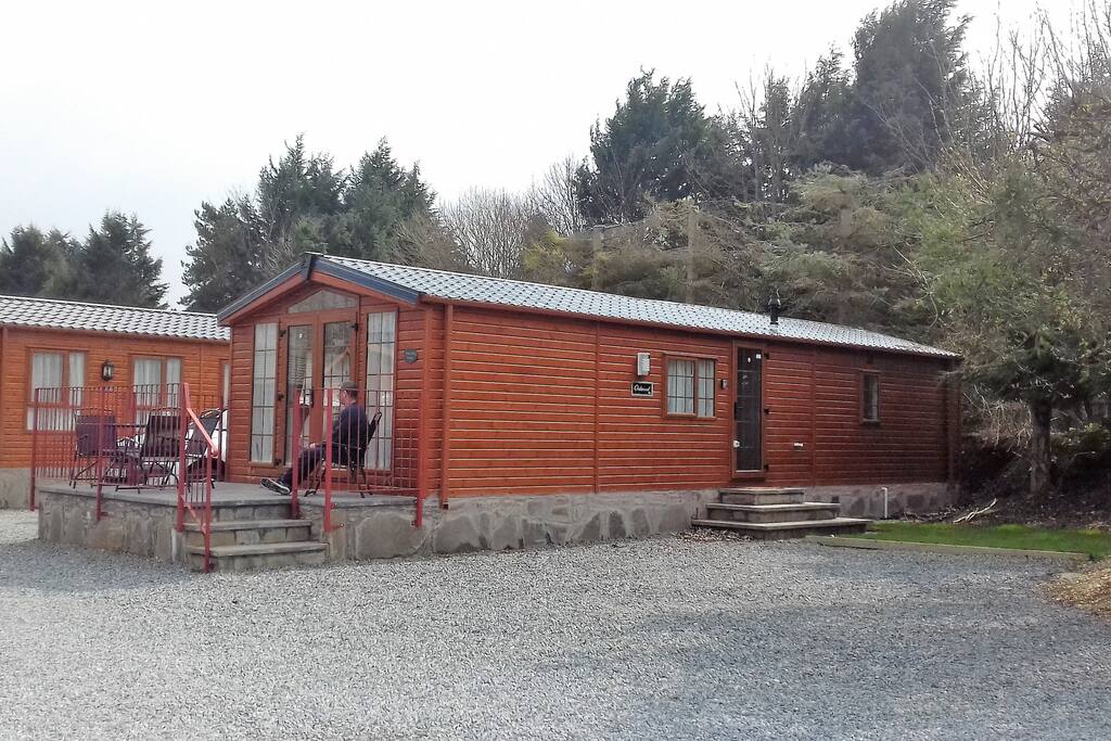 Side view and parking area of Lodge