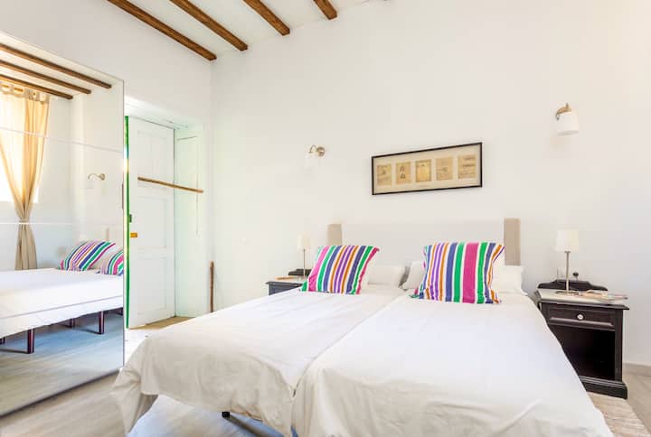 ☑！ många garderober, galgar, byråer i varje sovrum
