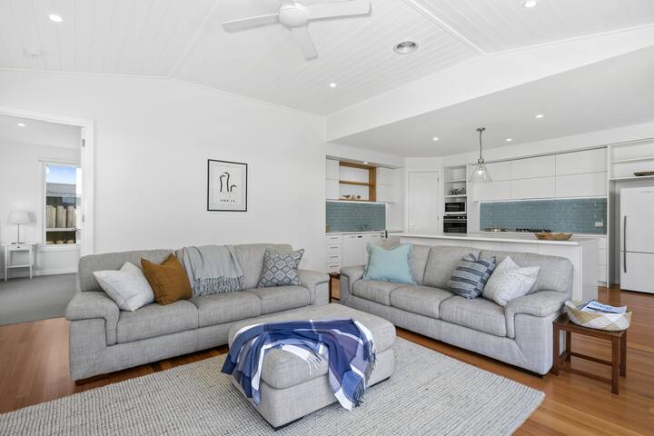 Beach, River, Golf, Shops -all within easy reach! gallery image 3