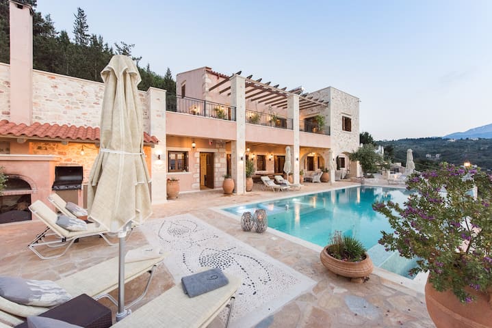 Rhea Residence, luxury villa in Gavalochori