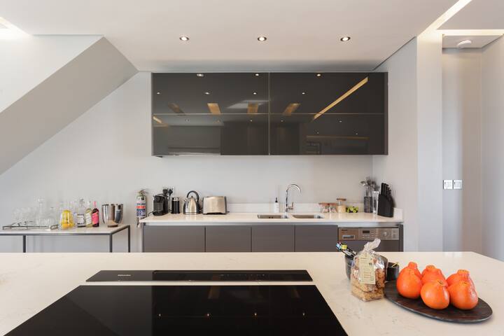 Upmarket Getaway on the Exclusive Atlantic Seaboard gallery image 5