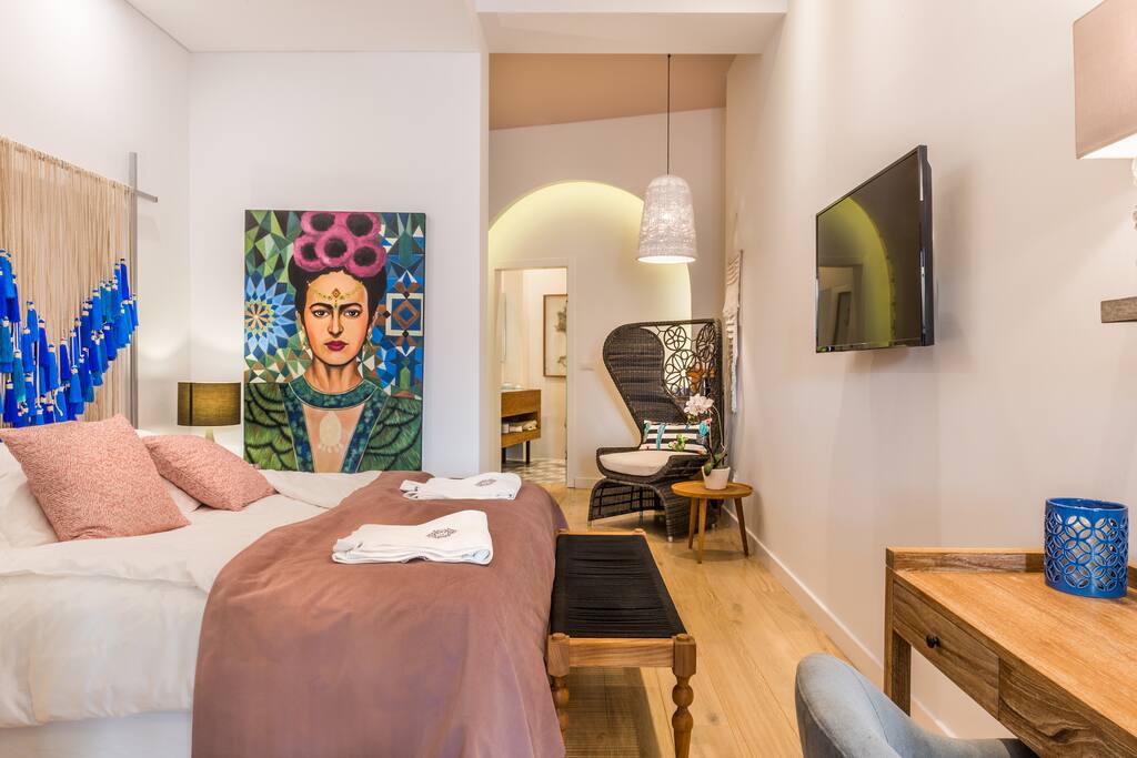 Frida Bedroom 30 metres from the water promenade in Chania Venetian Harbour