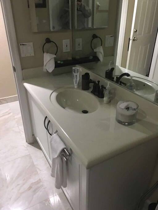 Bathroom sink