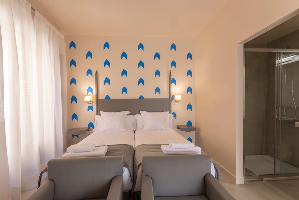 Double bedroom with twin beds and ensuite bathroom.