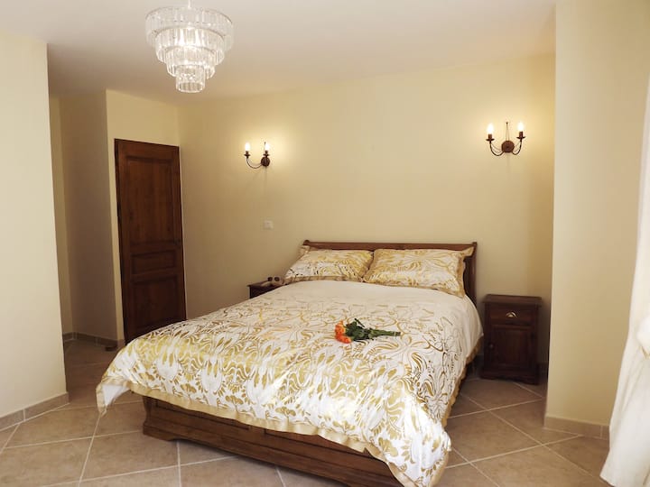 Chambre 4, avec salle de bain attenante