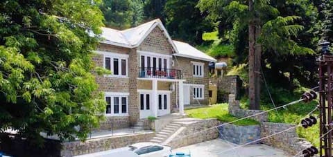 Vintage Hut Nathia Gali (Entire Cottage)