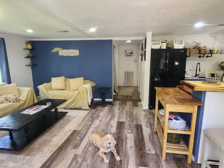 Charming Casita By The River - Crosby, TX
