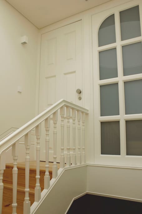 The apartment has just been restored and kept the typical construction details of Porto’s houses