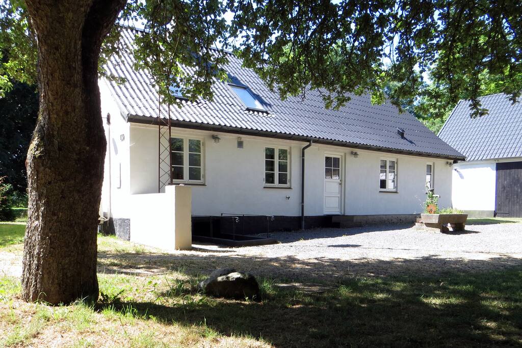 Huset set fra gårdsplads