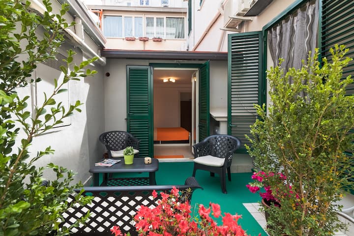 Appartamento Con Terrazza In Centro Storico - Napels