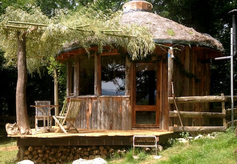 Round organic cabin
