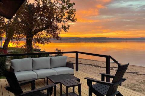 Long Beach Cottage, Hot Tub,Wood Burning Fireplace