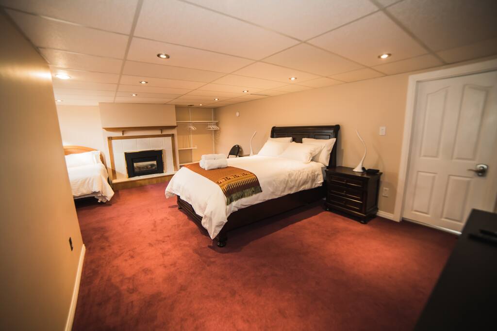 Bedroom with 2 queen beds