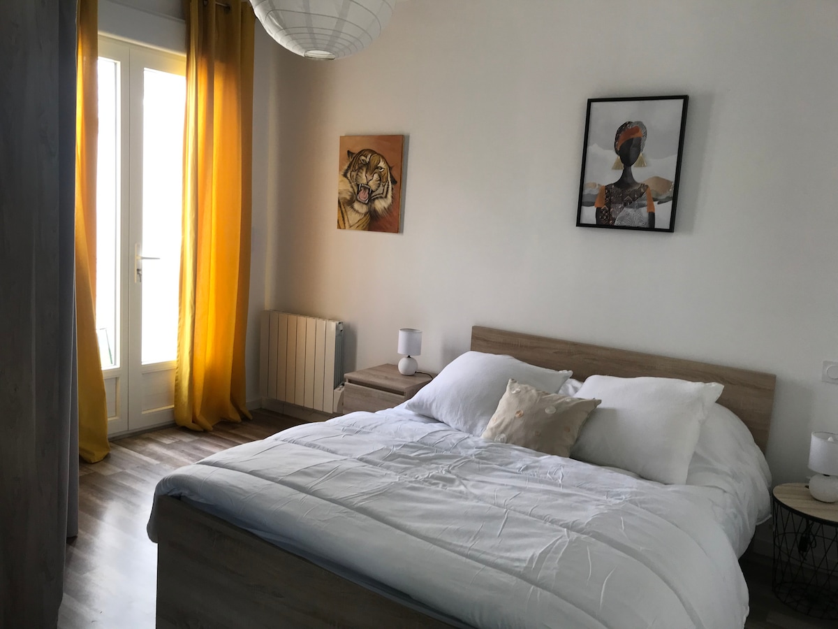 卧室位于一楼，可通往私人露台