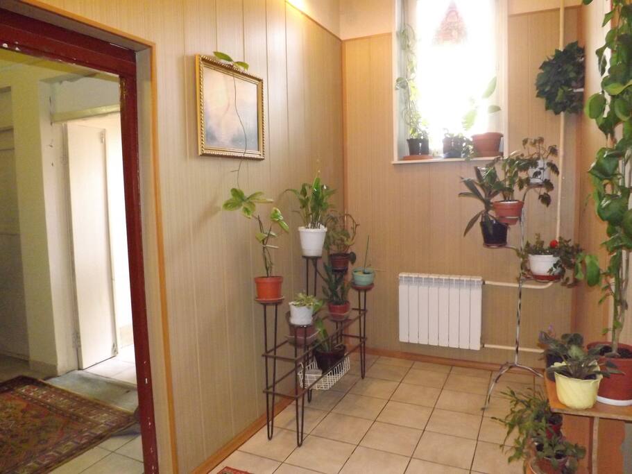 В подъезде