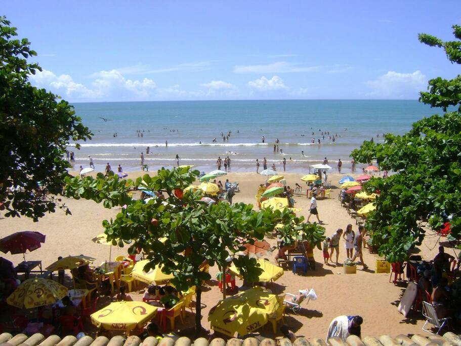 há 200 metros da praia