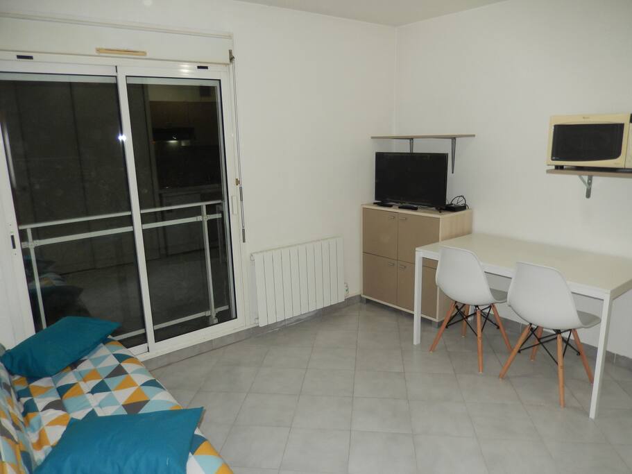 Pièce principale au calme, mobilier neuf