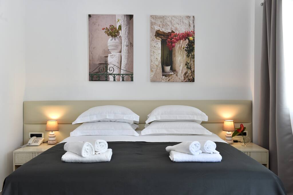 Triple Room With 1 Double Bed & 1 single or 3 Singles