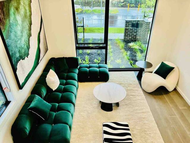 Burwood East Brand New 5-Bedroom Art Gallery Home gallery image 4