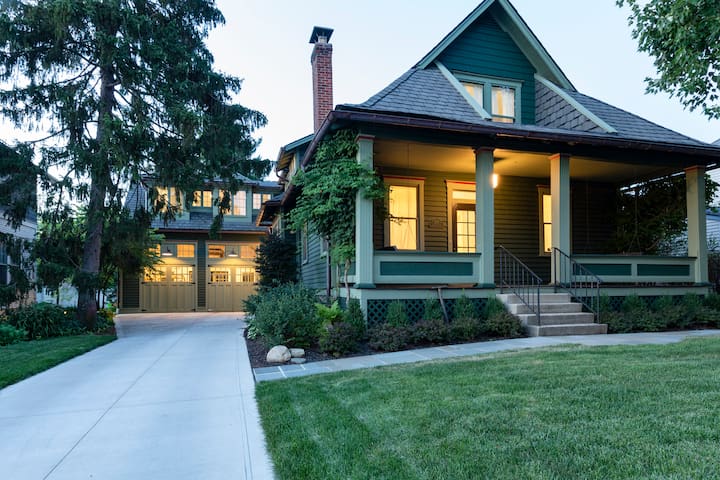 Glenmont Inn-Whole House! Outdoor oasis-Pool,Fire gallery image 2