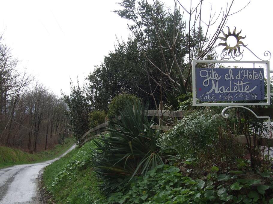 Devant maison Chemin de Compostelle
