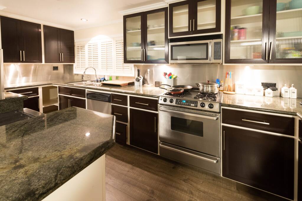 Full kitchen with cooking utensils' and supplies for guests' use
