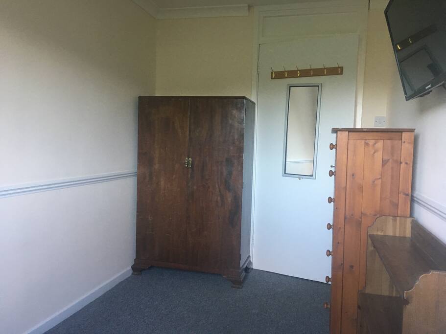 Linked day room
