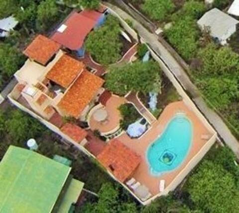 Shangri-La Legal Rental steps to the beach