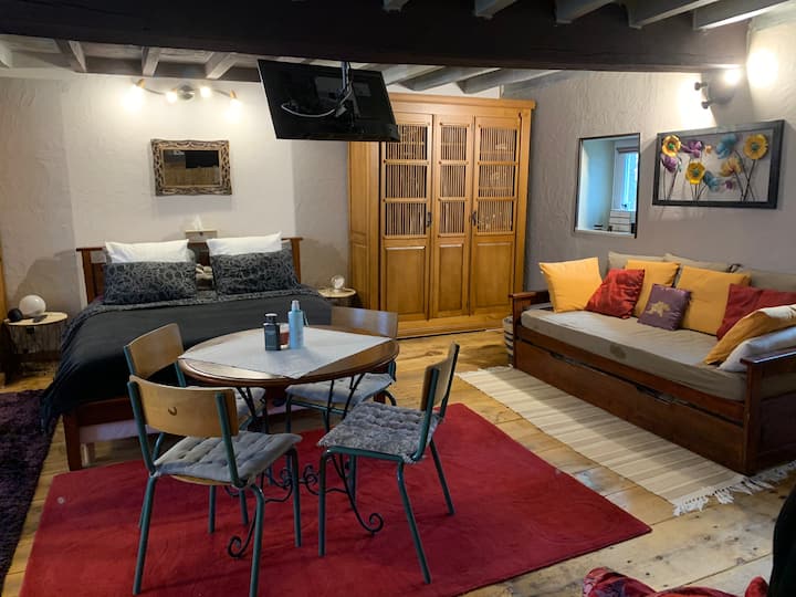 غرفة النوم الرئيسية 33 م2
160 × 200 سرير 
سرير تراندل (2 × 80 × 190)