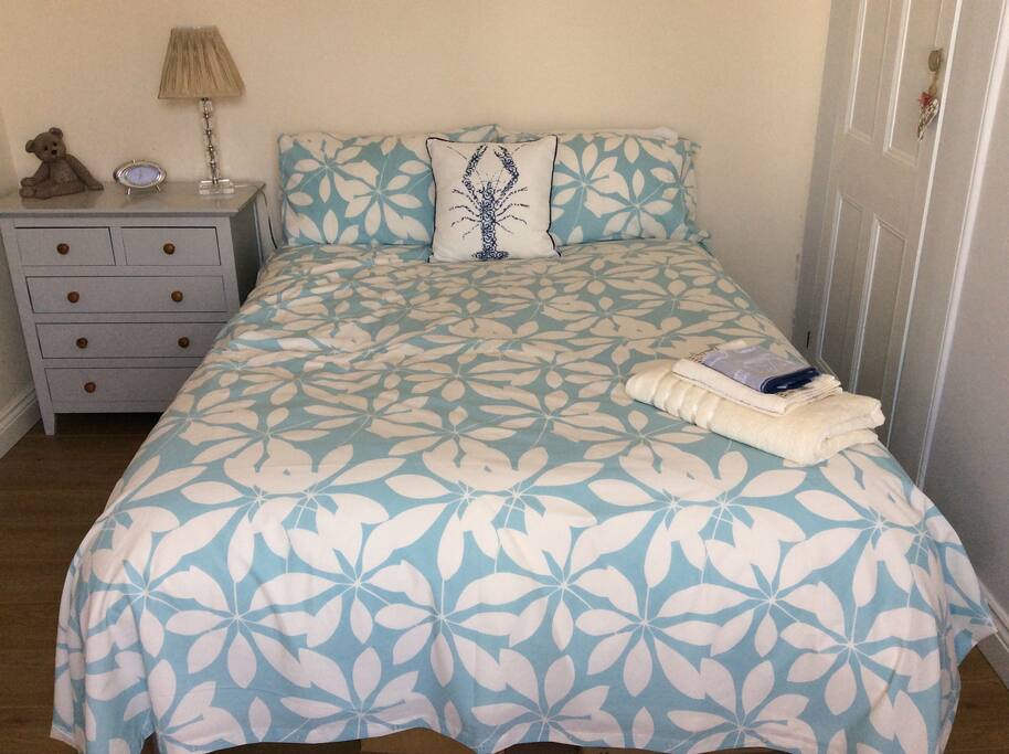 Private room - Double bed overlooking garden