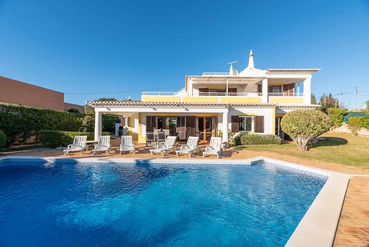 Cozy Villa In Albufeira With Swimming Pool - Albufeira