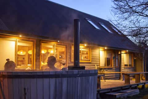 Spacious Lodge in Malalcahuello with a gazebo and hot tub