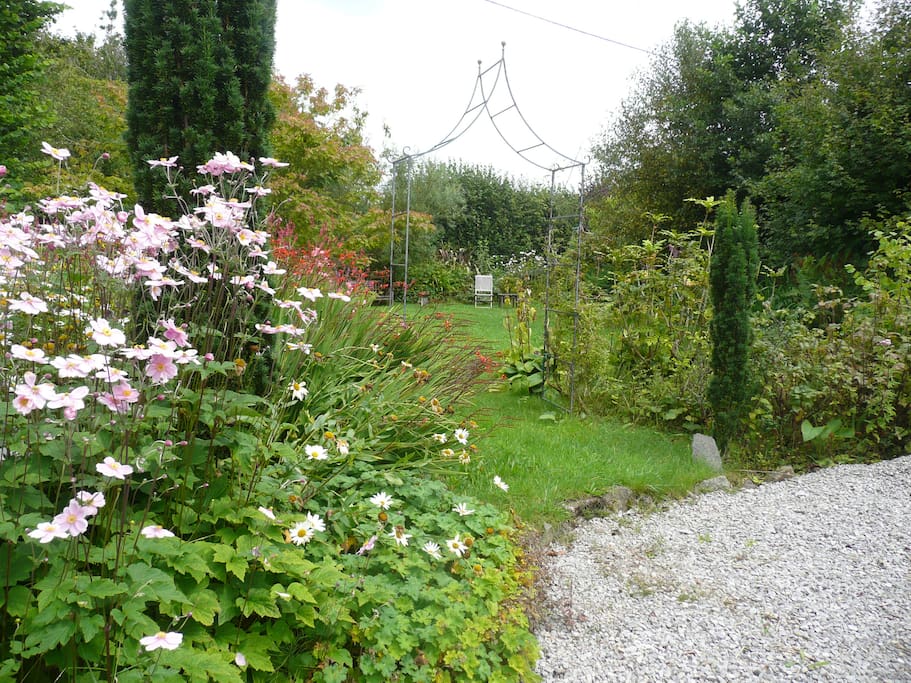 Access to either front and back gardens.