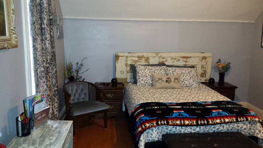 Semi private second level suite (Central)