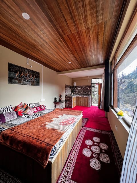 Lazy Bear Homes (Riverside Suite) - Old Manali