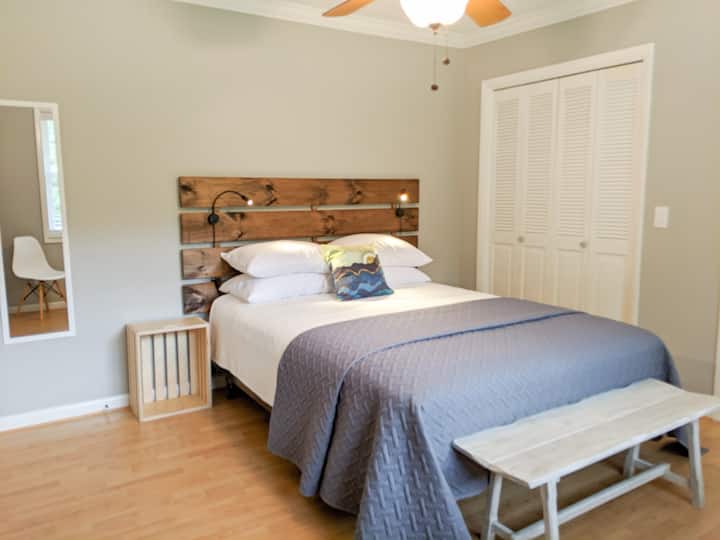 Bedroom 1 - Main level queen high-end organic cotton mattress