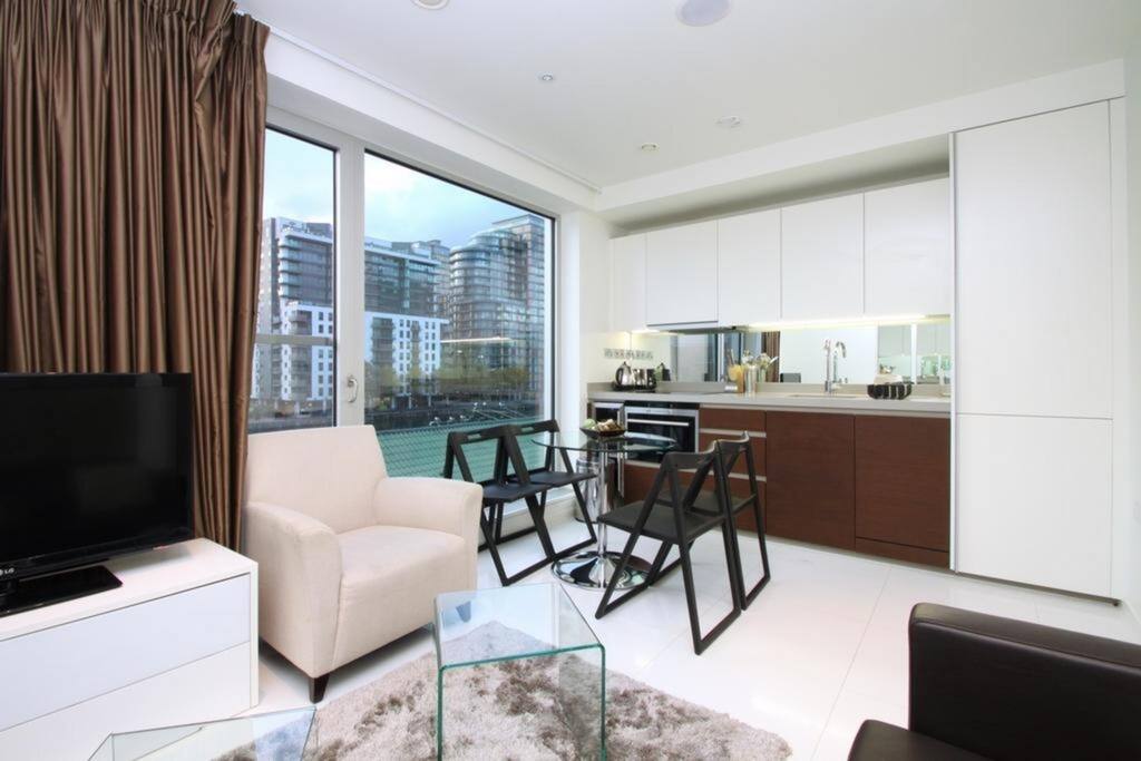 Lanterns Court by Bridgestreet representative dinning-living-kitchen